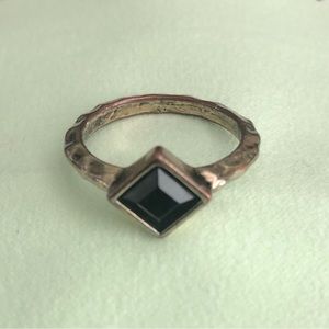 Vintage style art deco gold tone ring with black stone - size 8